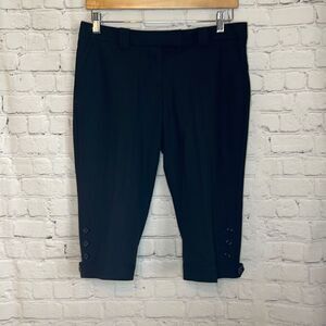 The Limited Women’s Black Drew Fit Dress Shorts‎ size 6